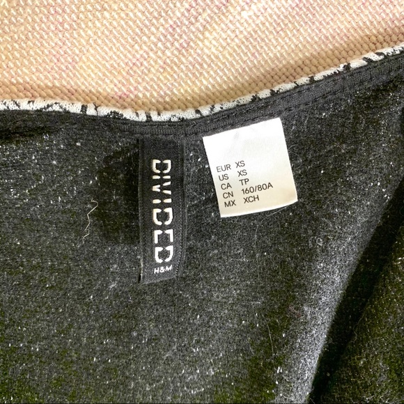 SOLD 🛑 H&M Divided | Geometric Crop Top - Picture 4 of 5